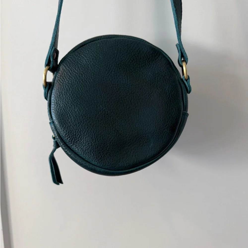 Portland Leather Lagoon/Teal Round Crossbody Bag NWOT - Picture 2 of 4